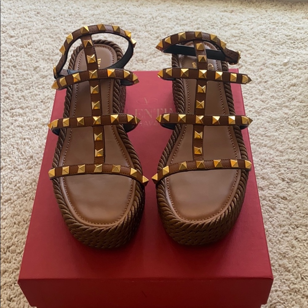 Valentino platform sandals! Size 39! Like new!!